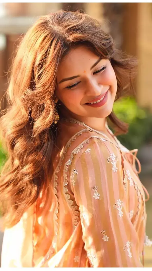 देसी लुक में Avneet Kaur का कातिलाना अंदाज, देखिए