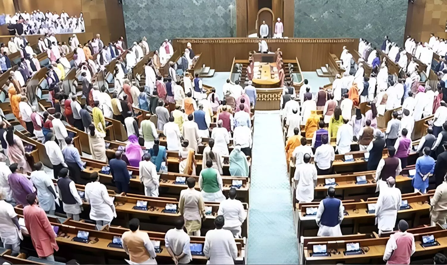 Parliament Winter Session Day 1: पहले दिन ही संसद में हंगामा, SIR विवाद पर सरकार–विपक्ष आमने-सामने, कार्रवाई तीन बार स्थगित, पढ़ें आज लोकसभा और राज्यसभा में क्या हुआ?