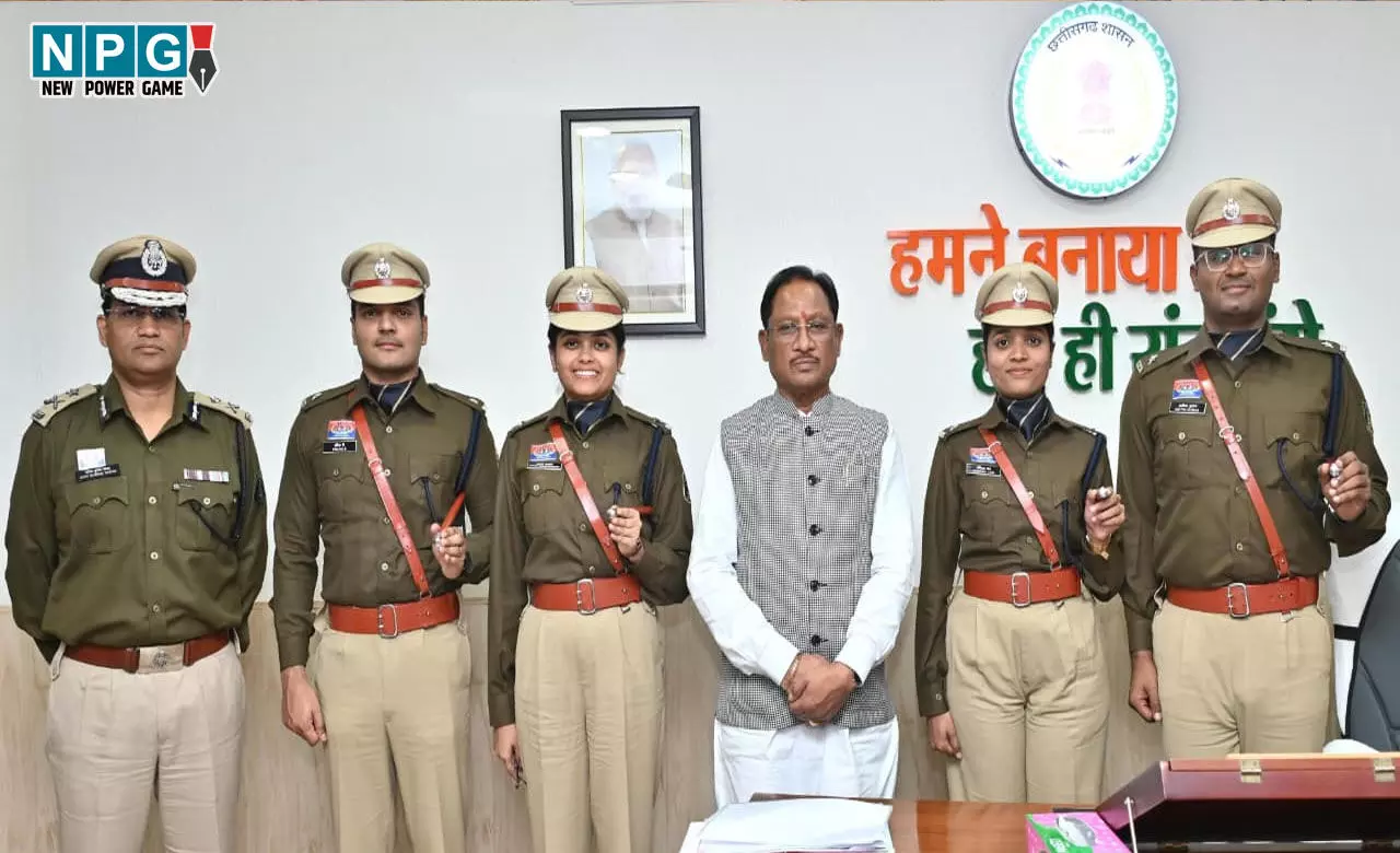 CG IPS News: प्रशिक्षु IPS अफसरों ने की मुख्यमंत्री विष्णुदेव से भेंट, सीएम ने संवेदनशीलता और सजगता के साथ कार्य करने की दी सलाह