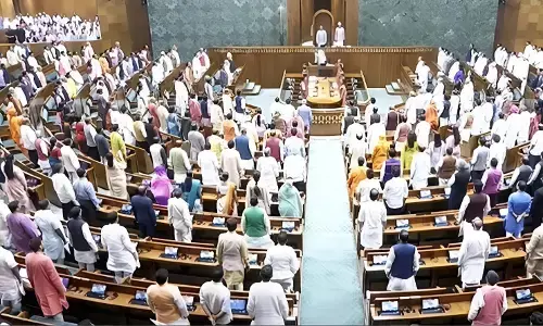 Parliament Winter Session Day 1: पहले दिन ही संसद में हंगामा, SIR विवाद पर सरकार–विपक्ष आमने-सामने, कार्रवाई तीन बार स्थगित, पढ़ें आज लोकसभा और राज्यसभा में क्या हुआ?