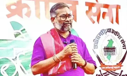 Amit Baghel surrender : भड़काऊ बयानबाजी मामले में भगोड़ा घोषित अमित बघेल का सरेंडर, थाने के बाहर समर्थकों की भारी भीड़