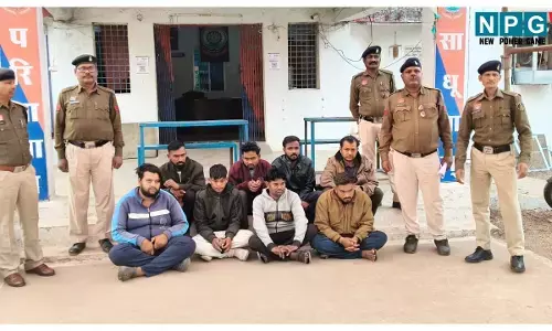 Durg News: CG पुलिस की बड़ी कार्रवाई! भारत-दक्षिण अफ्रीका मैच पर सट्टा लगाते 12 लोगों को किया गिरफ्तार, लाखों का कैश बरामद