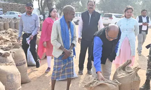 Collectors Action: कलेक्टर के कड़े तेवर, अधिकारी-कर्मचारियों को कड़ी फटकार, धान खरीदी में अव्यवस्था पाये जाने पर समिति प्रबंधक को कारण बताओ नोटिस...