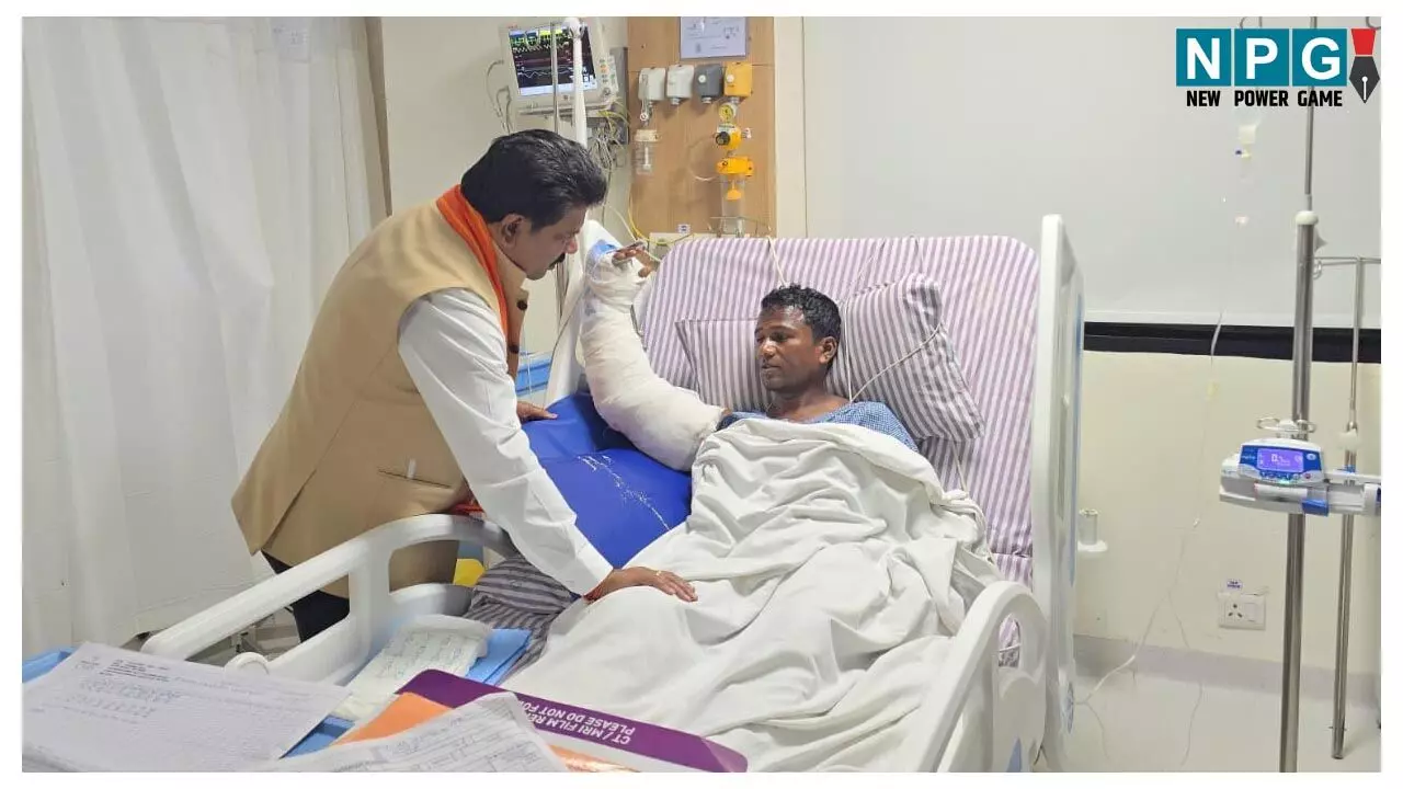 Bijapur News: घायल जवानों से मिलने अस्पताल पहुंचे डिप्टी CM विजय शर्मा, मुलाकात कर जाना हालचाल, बीजापुर IED ब्लास्ट में हुए थे घायल Bijapur News: घायल जवानों से मिलने अस्पताल पहुंचे डिप्टी CM विजय शर्मा, मुलाकात कर जाना हालचाल, बीजापुर IED ब्लास्ट में हुए थे घायल