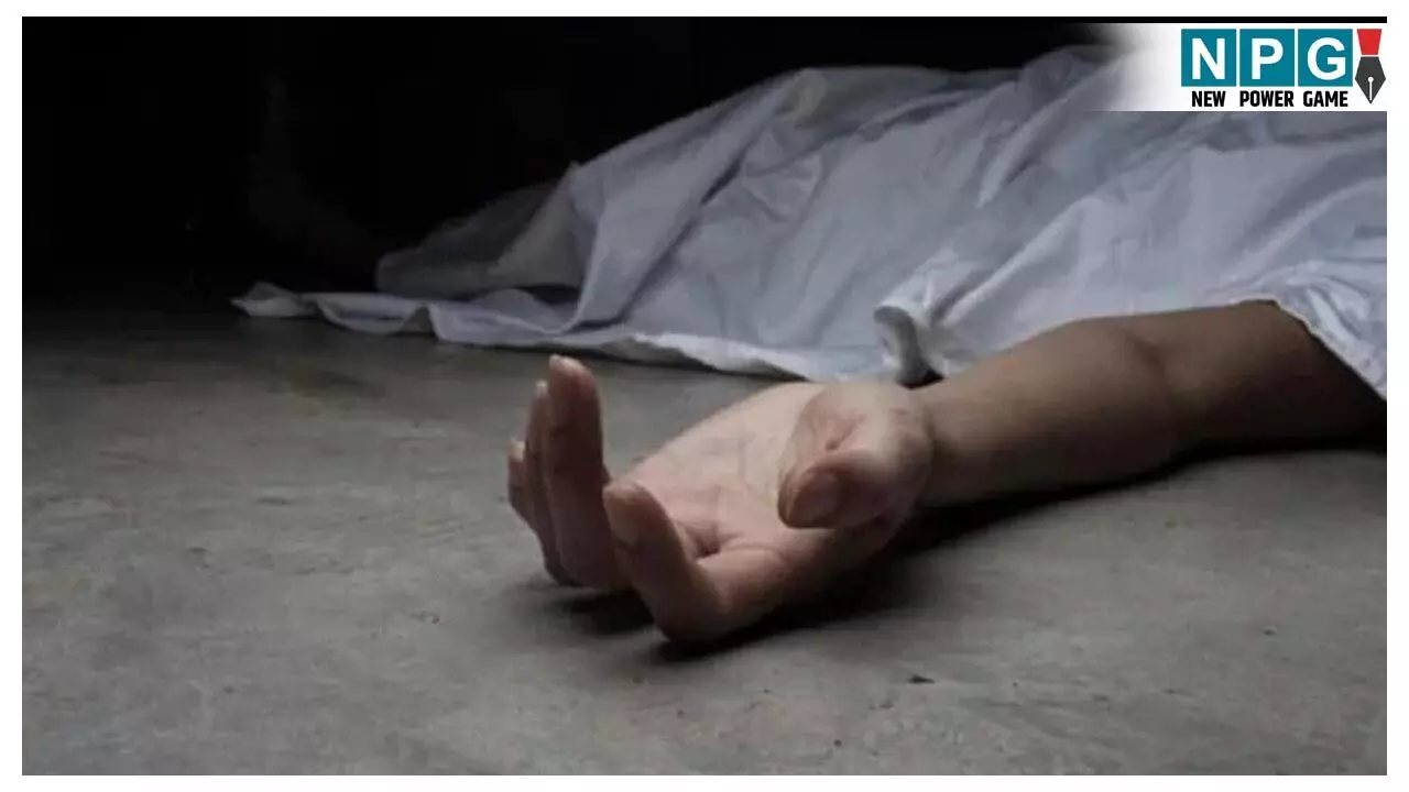 Durg Suicide News: मां की मौत का सदमा बेटा नहीं कर सका बर्दाश्त, फांसी लगाकर की आत्महत्या, होर्डिंग टॉवर से लटकता मिला शव Durg Suicide News: मां की मौत का सदमा बेटा नहीं कर सका बर्दाश्त, फांसी लगाकर की आत्महत्या, होर्डिंग टॉवर से लटकता मिला शव