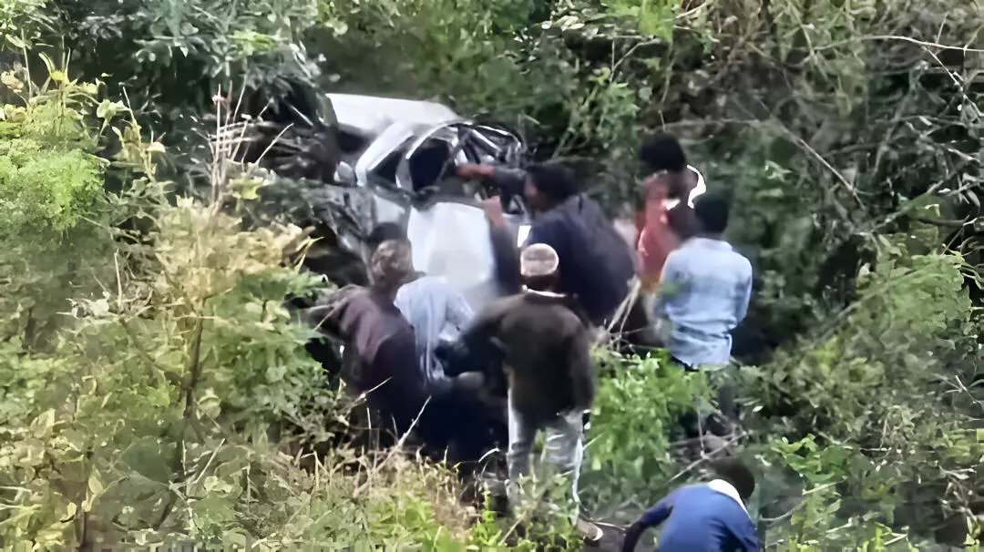 Nashik Accident: सप्तश्रृंगी घाट पर भीषण हादसा, 600 फीट गहरी खाई में गिरी इनोवा कार, एक ही परिवार के 6 लोगों की मौत