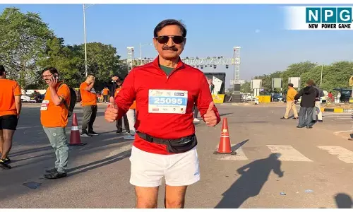 Retired IAS officer Dinesh Srivastava: 70 साल के पूर्व IAS अधिकारी ने 2 घंटे 17 मिनट में कम्पलीट किया हाफ मैराथन, पहले से बेहतर रहा प्रदर्शन, पढ़ें पूरी खबर