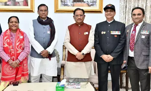 CG News: सशस्त्र सेना झंडा दिवस पर मुख्यमंत्री ने सैनिकों एवं शहीद परिवारों के कल्याण हेतु किया अंशदान, राष्ट्र की सुरक्षा में निरंतर तैनात हमारे सैन्य जवानों का योगदान अतुलनीय...