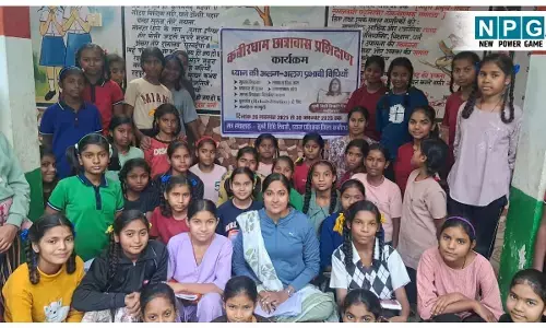 CG Teacher News: शिक्षिका का नवाचार: बच्चे खेल-खेल में सीख रहे ध्यान, तनावमुक्त होकर कर रहे पढ़ाई...
