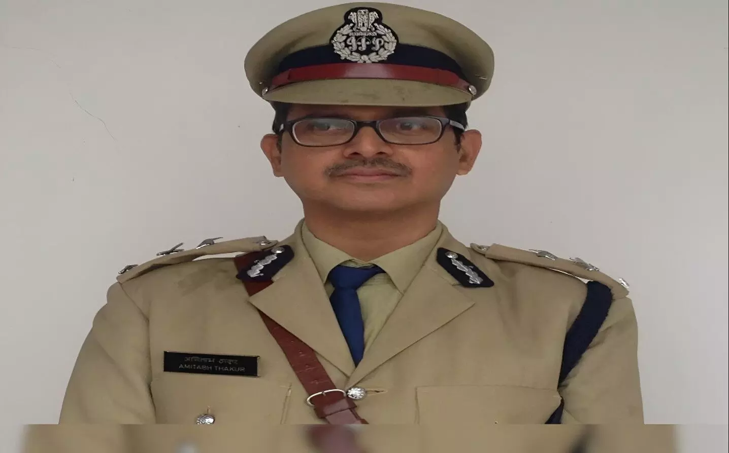 Amitabh Thakur Arrest: चलती ट्रेन से पूर्व IPS अमिताभ ठाकुर गिरफ्तार, यूपी पुलिस की बड़ी कार्रवाई, जानिए किस मामले में हुई कार्रवाई? Amitabh Thakur Arrest: चलती ट्रेन से पूर्व IPS अमिताभ ठाकुर गिरफ्तार, यूपी पुलिस की बड़ी कार्रवाई, जानिए किस मामले में हुई कार्रवाई?