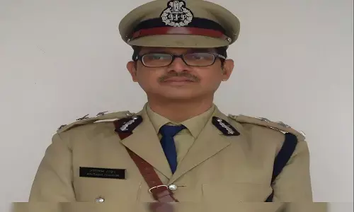 Amitabh Thakur Arrest: चलती ट्रेन से पूर्व IPS अमिताभ ठाकुर गिरफ्तार, यूपी पुलिस की बड़ी कार्रवाई, जानिए किस मामले में हुई कार्रवाई?