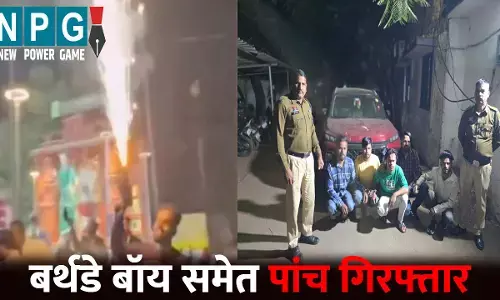 Raipur News: बर्थडे बॉय समेत पांच गिरफ्तार...बीच सड़क पर केक काटकर मनाया जन्मदिन...VIDEO वायरल होते ही पुलिस ने लिया एक्शन