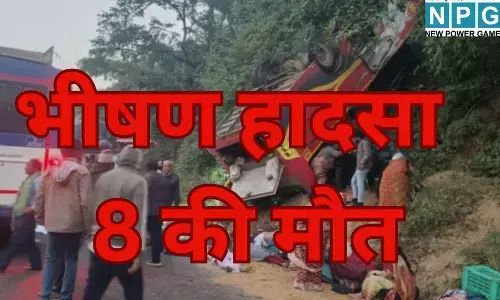 Andhra Pradesh Bus Accident : छत्तीसगढ़-आंध्र प्रदेश सीमा पर दर्दनाक हादसा : तीर्थयात्रियों से भरी बस खाई में गिरी, 8 की मौत, कई घायल