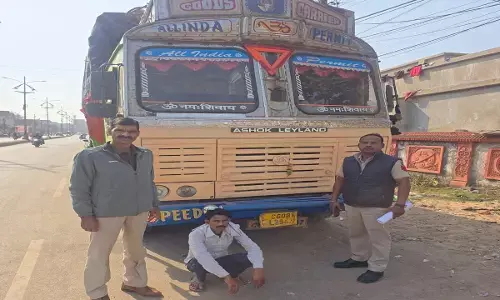 Raigarh News: पुलिस की बड़ी कार्रवाई, 25 टन अवैध कबाड़ से भरी ट्रक के साथ चालक गिरफ्तार...