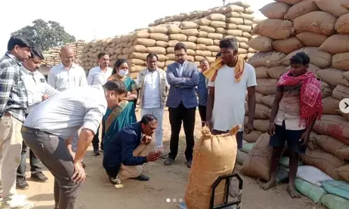 CG Collectors Action: कलेक्टर के निरीक्षण में धान खरीदी केंद्रों में मिली अव्यवस्था, तीन प्राधिकृत अधिकारी सेवा से पृथक