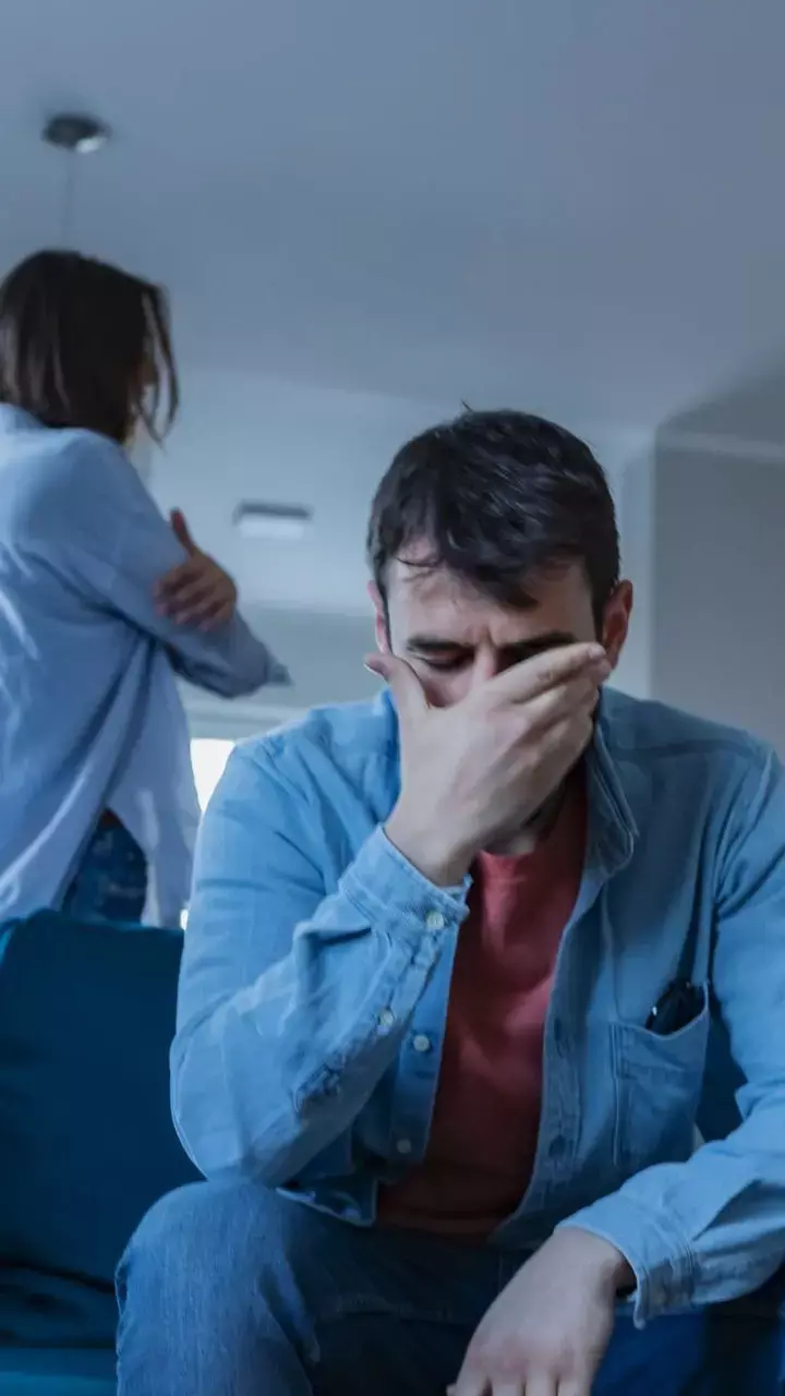 Chanakya Niti In Hindi: धोखेबाज पति या बॉयफ्रेंड की पहचान कैसे करें?