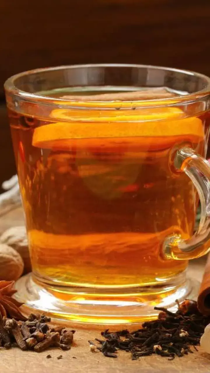 Laung Pani Pine Ke Fayde: लौंग पानी पीने के होते हैं ये जबरदस्त फायदे, जानकर हो जाएंगे हैरान...