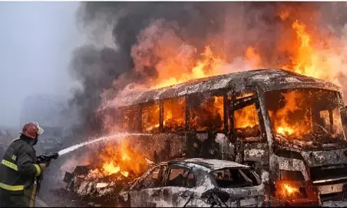 यमुना एक्सप्रेस-वे हादसा: आग बुझी तो मिले कंकाल, 13 की मौत; सीटों से चिपकी मिलीं लाशें, जली लाशों की पहचान हुई मुश्किल, अब DNA जांच से होगी पहचान