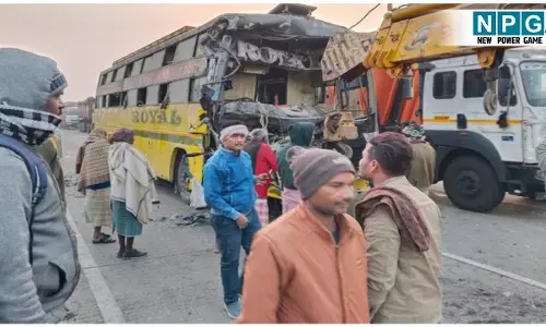 Bilaspur Accident News: अंधेरे में सड़क किनारे खड़ी ट्रेलर से टकराई यात्री बस, एक दर्जन यात्री घायल...