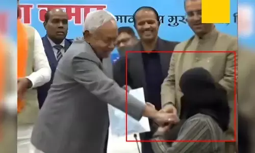 Nitish Kumar Hijab Controversy: कौन हैं नुसरत परवीन? हिजाब विवाद के बाद CM नीतीश कुमार की वजह से छोड़ी आयुष डॉक्टर की नौकरी