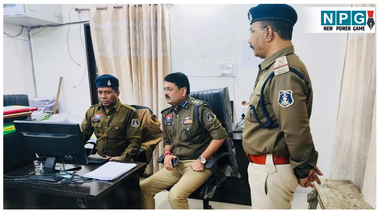 CG Bilaspur News: देर रात पहुंचे एसएसपी थाने, लंबित मामलों की ली जानकारी, पुराने मामलों के निराकरण पर एसआई को इनाम CG Bilaspur News: देर रात पहुंचे एसएसपी थाने, लंबित मामलों की ली जानकारी, पुराने मामलों के निराकरण पर एसआई को इनाम