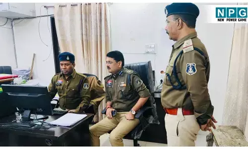 CG Bilaspur News: देर रात पहुंचे एसएसपी थाने, लंबित मामलों की ली जानकारी, पुराने मामलों के निराकरण पर एसआई को इनाम