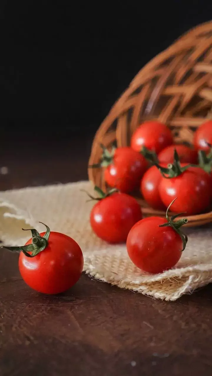 Jyada Tamatar Khane Ke Nuksan: ज्यादा टमाटर खाने से हो सकते हैं कई गंभीर नुकसान