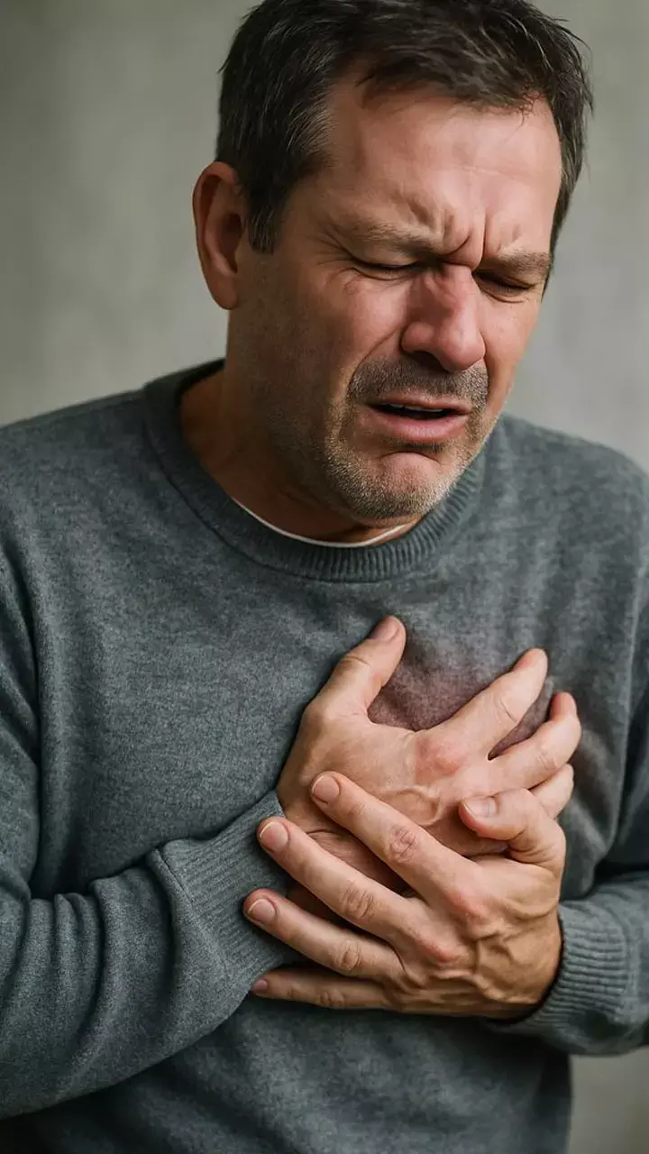 Sardi Me Heart Attack Kyon Aata Hai: सर्दियों में हार्ट अटैक का खतरा क्यों बढ़ जाता है?