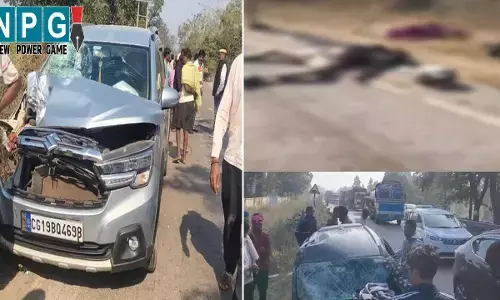 CG Accident News: CG में 3 की मौत...कार ने मां और बेटी-दामाद को मारी टक्कर, तो टैंकर-कार के बीच हुई जबरदस्त भिड़ंत, 6 की हालत गंभीर