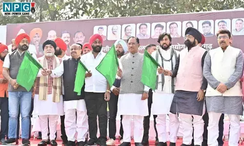 CG News: मुख्यमंत्री साय वीर बाल रैली में हुए शामिल, हरी झंडी दिखाकर किया रैली का शुभारंभ... स्कूली छात्र-छात्राओं ने निकाली ऐतिहासिक रैली