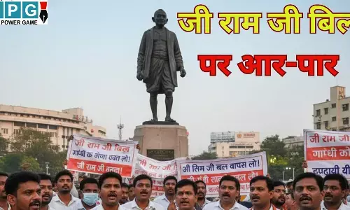 Ji Ram Ji Bill Protest Indore : इंदौर में जी राम जी बिल पर आर-पार : गांधी प्रतिमा के सामने कांग्रेस का झांझ-मंजीरा प्रदर्शन; गांधी का नाम हटाने पर भड़का सियासी आक्रोश