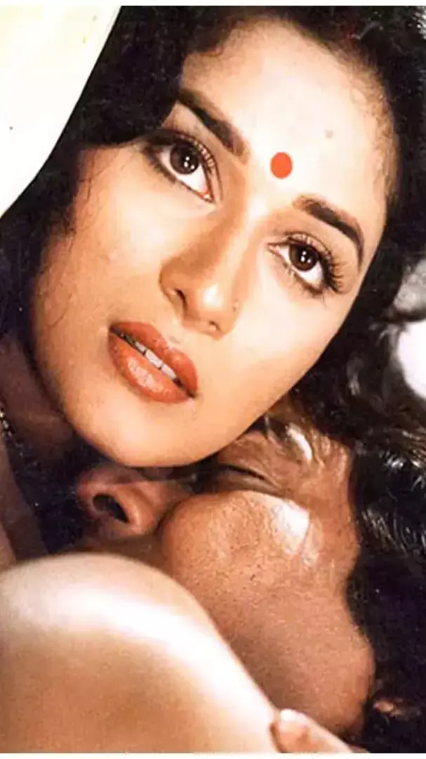 जल्दबाजी में इस एक्टर ने माधुरी संग Kissing सीन देते वक्त कर दिया था ये घिनौना हरकत