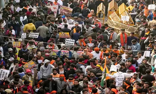 Delhi Protest: बांग्लादेश में हिंदू युवक की हत्या पर आक्रोश, दिल्ली में बांग्लादेश उच्चायोग के बाहर प्रदर्शन, पुलिस से हुई झड़प, पढ़ें पूरा मामला