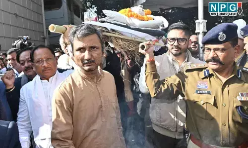 Vinod Kumar Shukla: विख्यात साहित्यकार विनोद शुक्ल को सीएम विष्णुदेव ने कंधा देकर दी अंतिम विदाई, बोले...हिन्दी साहित्य जगत को अपूरणीय क्षति