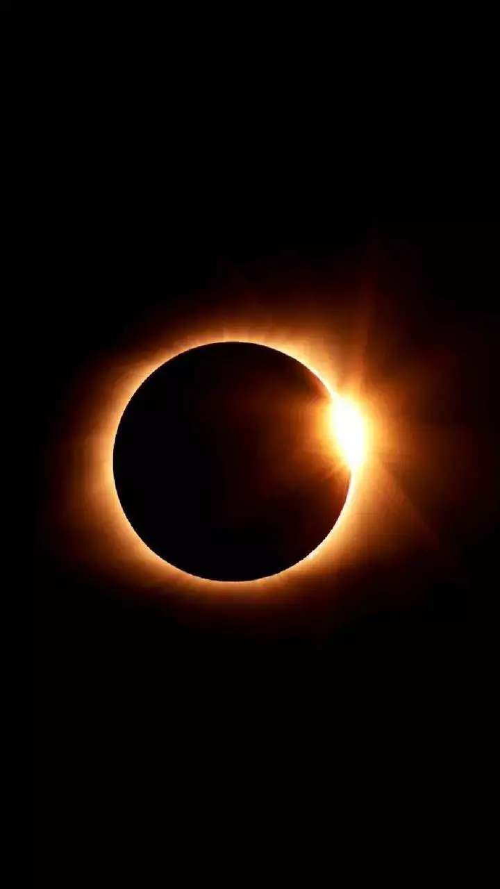 Grahan Yog 2026: नए साल 2026 में इन राशियों पर टूटेगा दुखों का पहाड़