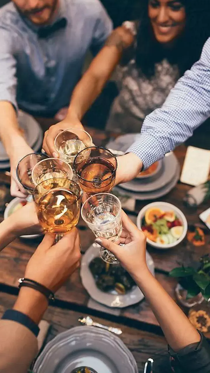 Hangover Utarne Ke Liye Kya Kare: नए साल की पार्टी के बाद हैंगओवर उतारने के लिए क्या करें?