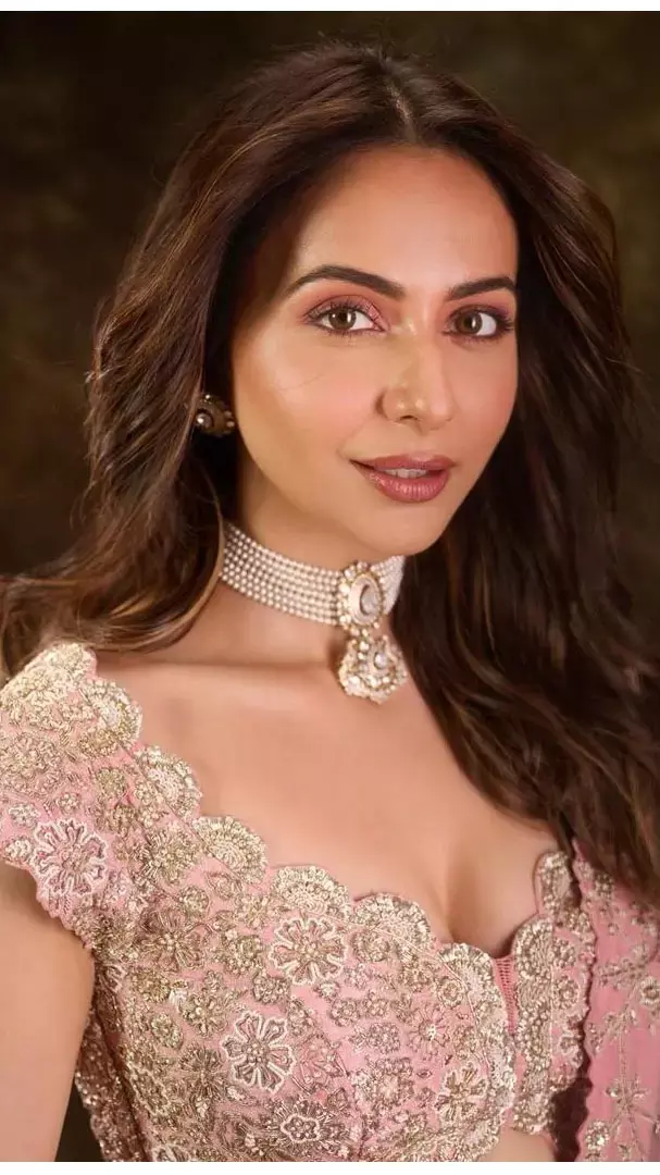 पिंक लहंगे में Rakul Preet Singh ने ढाया कहर, देखिए फोटोज