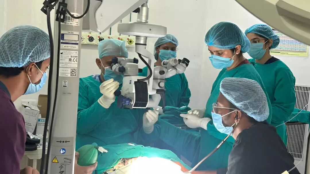 SIMS Bilaspur: नेत्रदान से मिली रोशनी, सिम्स में चार मरीजों का सफल कॉर्निया प्रत्यारोपण, जख्मी आंखों में लौटी रोशनी SIMS Bilaspur: नेत्रदान से मिली रोशनी, सिम्स में चार मरीजों का सफल कॉर्निया प्रत्यारोपण, जख्मी आंखों में लौटी रोशनी