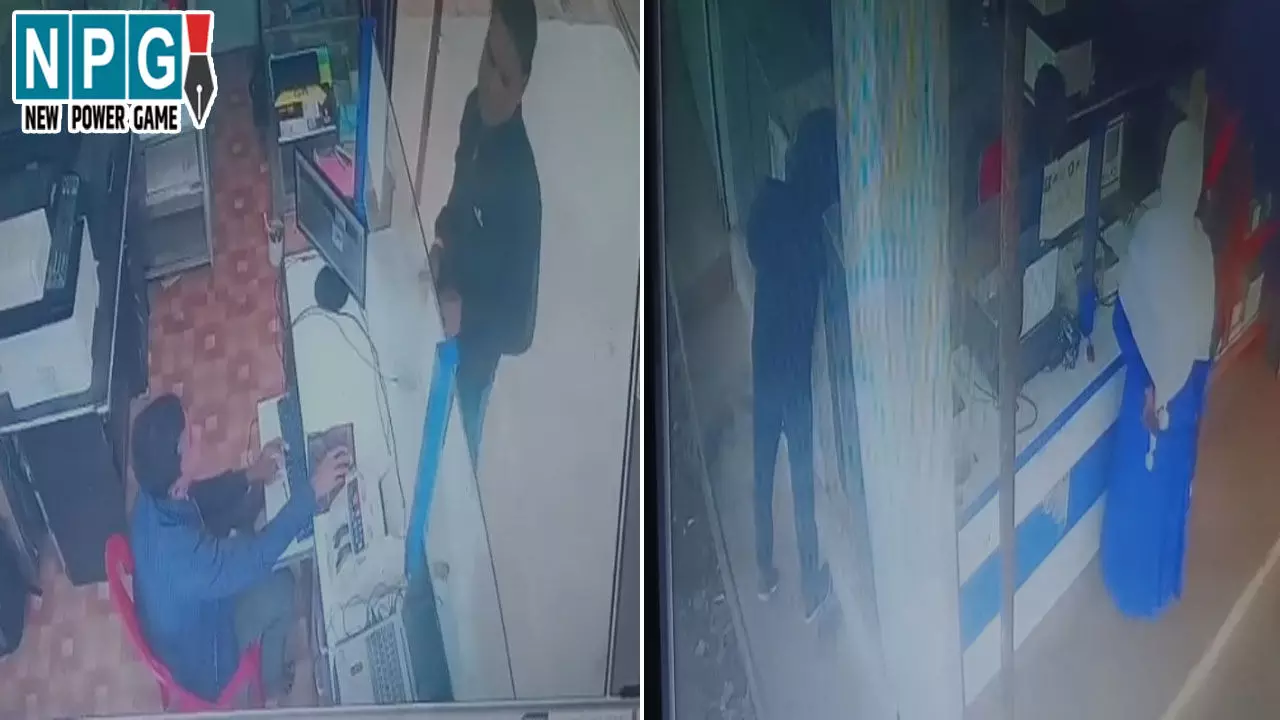 CG Teacher News: शिक्षक बना चोर...दुकान से पार किया मोबाइल, चोरी करते सीसीटीवी में हुआ कैद CG Teacher News: शिक्षक बना चोर...दुकान से पार किया मोबाइल, चोरी करते सीसीटीवी में हुआ कैद