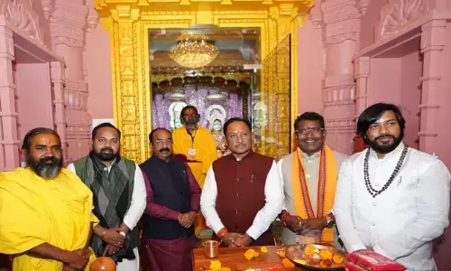 CG में श्रीरामजानकी मंदिर के शिखर पर लहराई धर्मध्वजा, CM विष्णुदेव बोले-सांस्कृतिक पुनर्जागरण का केंद्र बनेगा सिरकट्टी धाम