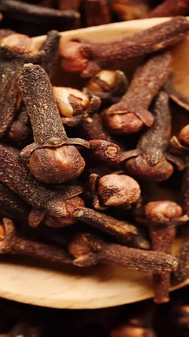 Laung Side Effects For Male: किन पुरुषों को लौंग नहीं खाना चाहिए?