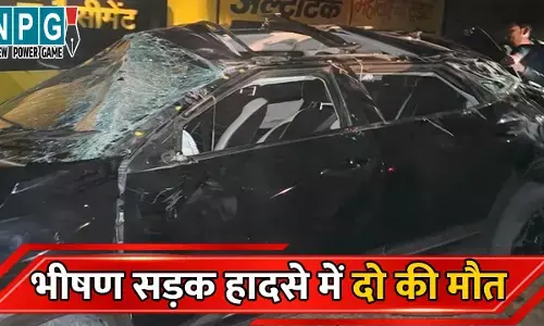 Ambikapur Car Accident: शिक्षिका के बेटे सहित दो की मौत...रोड पर पलटी तेज रफ्तार कार, दो युवतियों सहित चार की हालत गंभीर