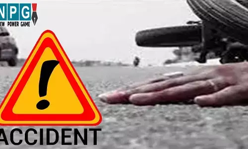 Durg Road Accident: CG में मां-बेटे की मौत...खड़े हाइवा से जा टकराई बाइक, बाल-बाल बचे स्कूटी सवार बाप-बेटे