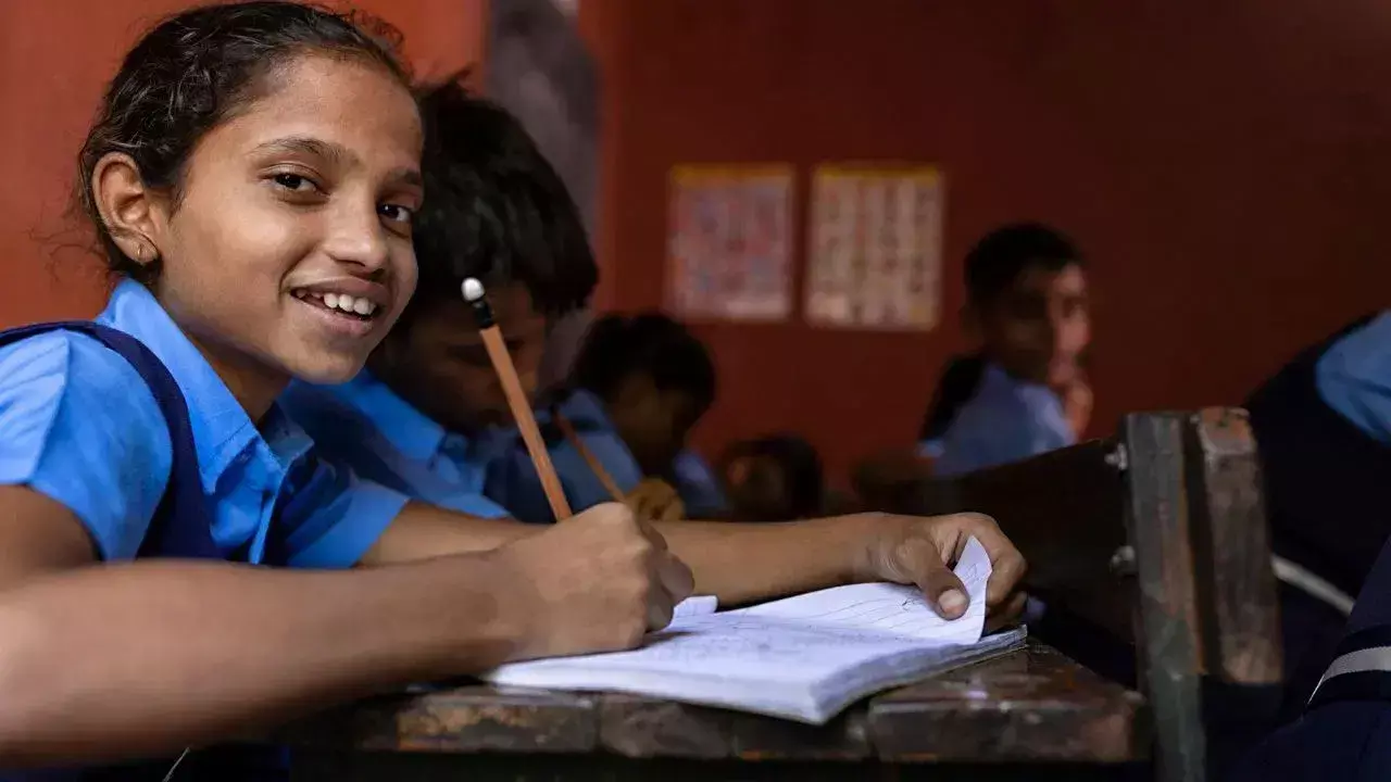 Education News : अगर स्टूडेंट्स सात दिन नहीं गए स्कूल, तो शिक्षक खुद आएंगे घर लेने