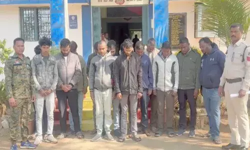 CG Ashleel Dance: अश्लील डांस, 14 गिरफ्तार, शांति भंग और सार्वजनिक स्थल पर अश्लीलता फैलाने के तहत हुई कार्रवाइ...एसडीएम के खिलाफ जांच शुरू...