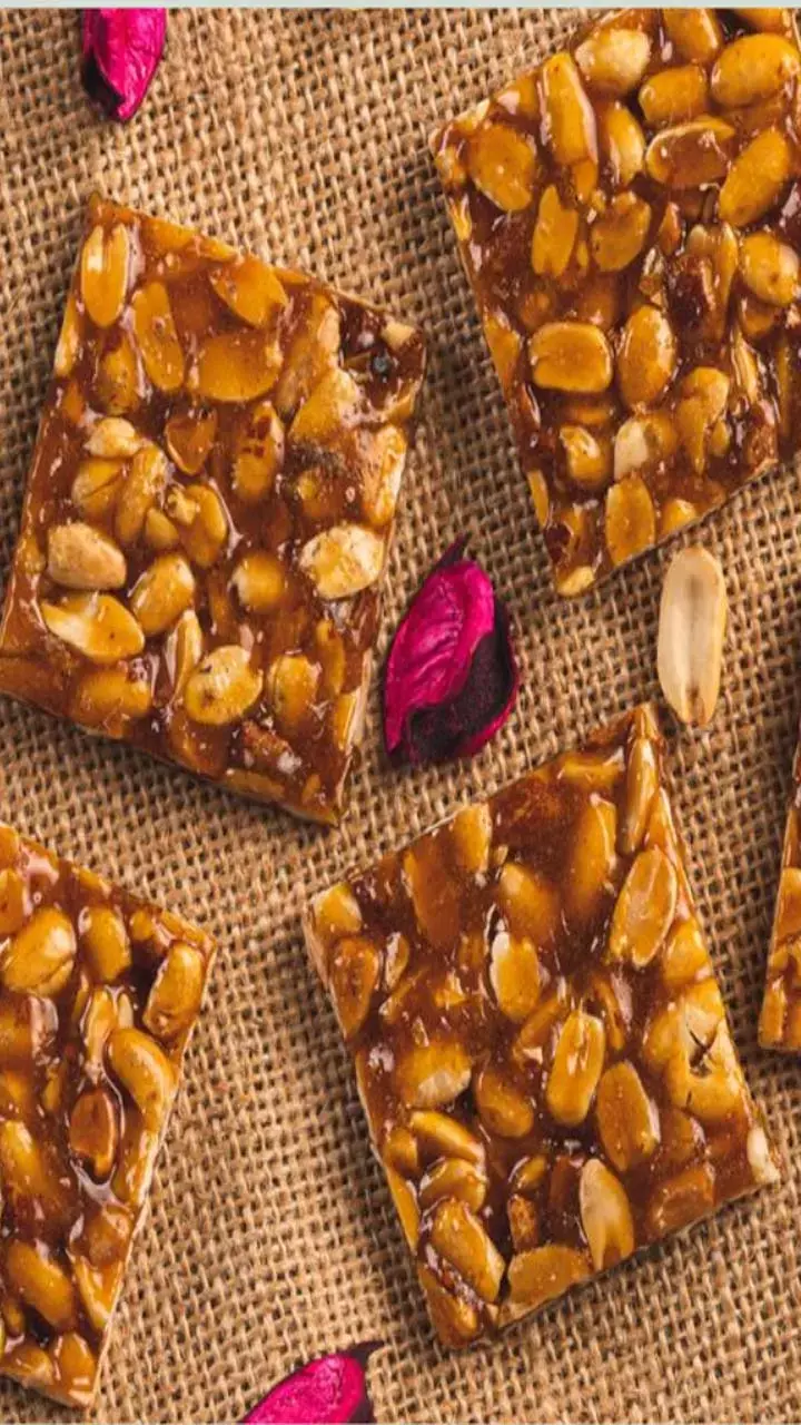 Gud Or Falli Ki Chikki Khane Ke Fayde: ठंड के दिनों में खाना करें शुरू गुड़ और फल्ली की चिक्की, होंगे ऐसे फायदे रह जाएंगे दंग....