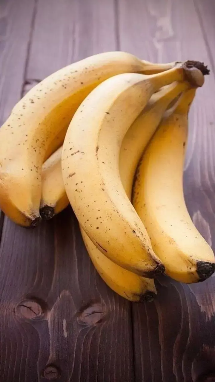 Kela Khane Ke Nuksan: किन लोगों को केला नहीं खाना चाहिए?