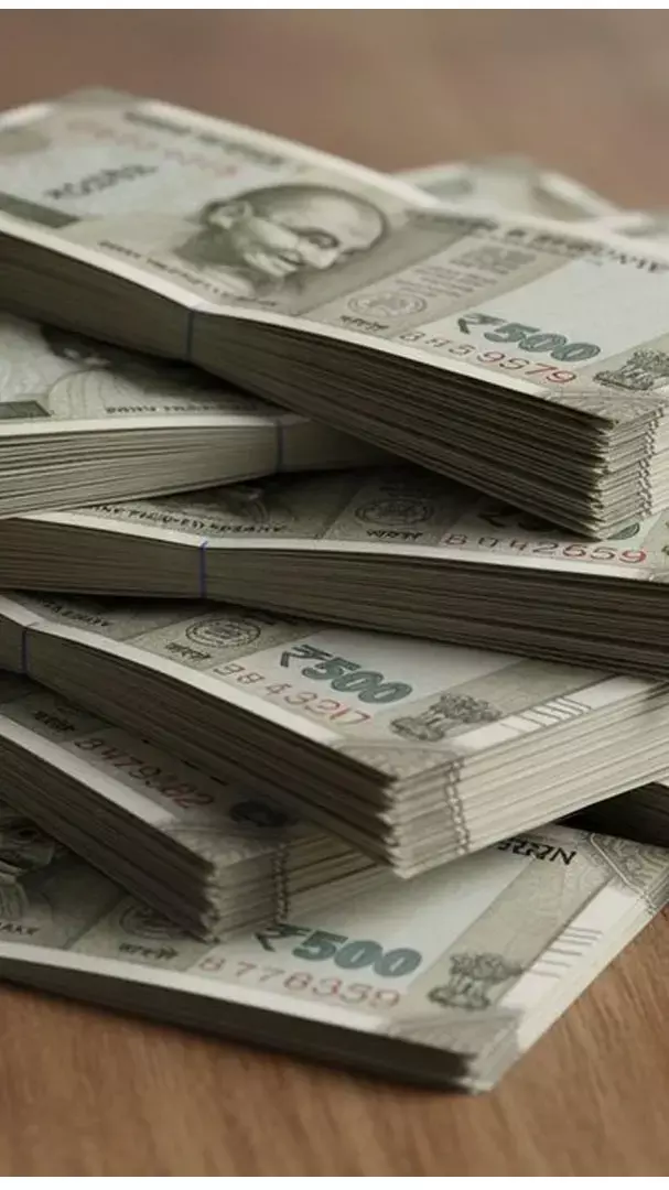 Govt Loan Scheme: सिर्फ आधार कार्ड लाओ और ₹90,000 ले जाओ, जानिए कैसे...