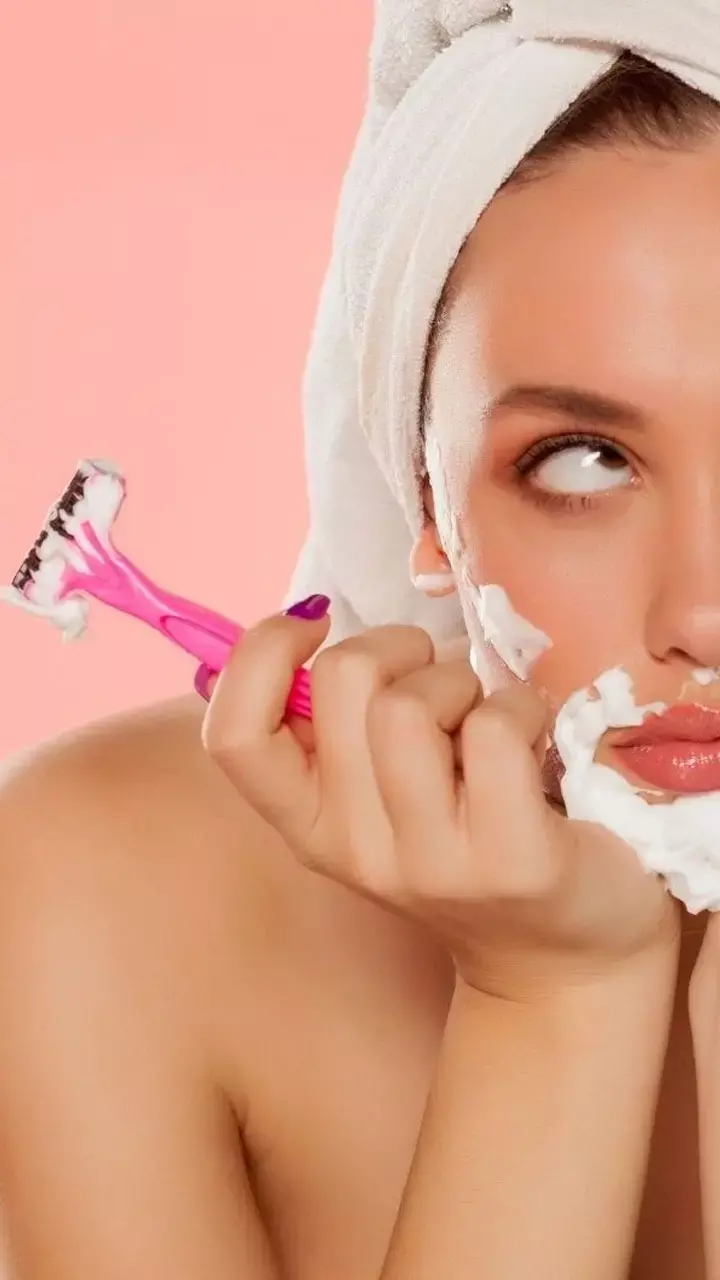 Female Hygiene Tips Hindi: महिलाओं को प्राइवेट पार्ट के बाल हटाना चाहिए या नहीं?