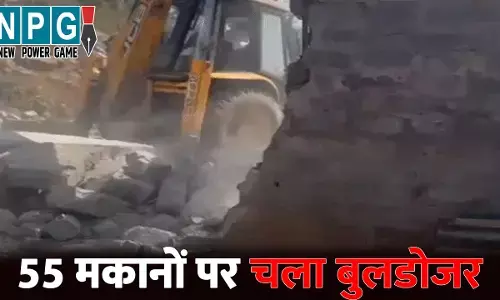 Bijapur News: बीजापुर में 55 मकानों पर चला बुलडोजर, पीड़ित परिवारों का छलका दर्द, बोले- गांव जाएंगे तो नक्सली मार डालेंगे